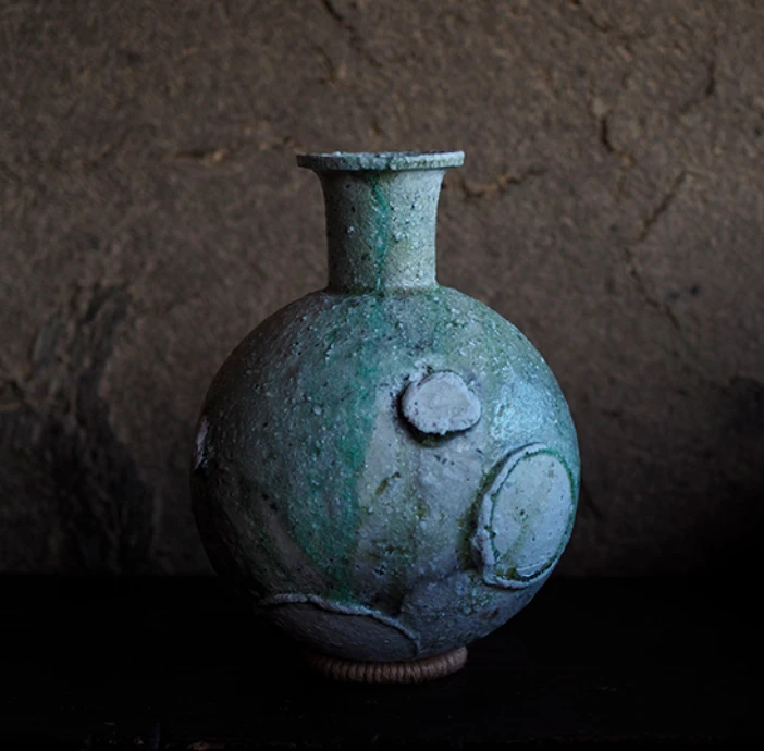 「自然釉扁壺」 (幅16.6×奥行14.6×高さ21.8cm)