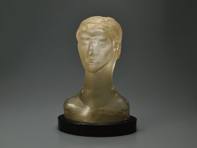 「青年」　H50.0×W35.0×D23.5cm