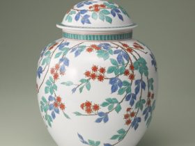 作品名：濁手 苺文 壺 サイズ：径31×高43.7㎝