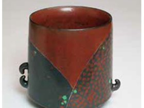 「黒銹緑彩耳付花器」H19.5×W21.5×D16.8cm　陶