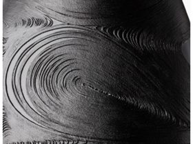 「Swaying Vessel 51」 H70 × W50 × D38cm　漆