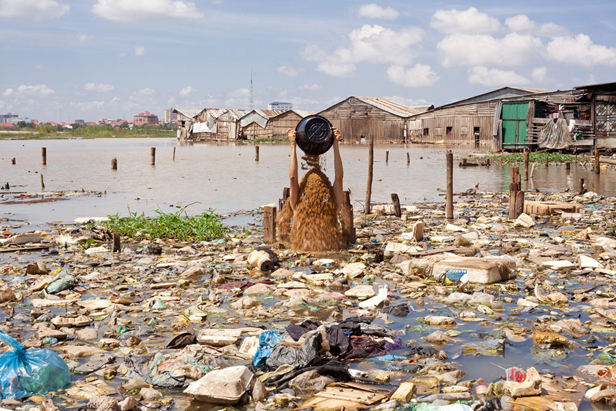 クゥワイ・サムナン《Untitled》2011-13年　5チャンネル・ヴィデオ（カラー、サウンド）　国立国際美術館蔵
(C)Khvay Samnang