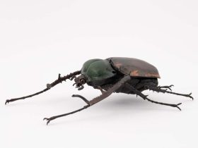 自在手長黄金 80×145×高さ40mm 満田晴穂（みつた・はるお）