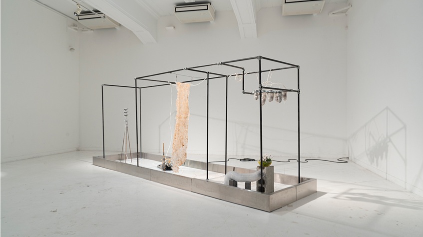 マヤ・エリン・マスダ 《Pour Your Body Out》 2023年 京都芸術センター 撮影：Takuya Matsumi