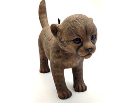 「俊足のコネコバコ」H27.5 × D49.0 × W13.5cm　檜材、漆