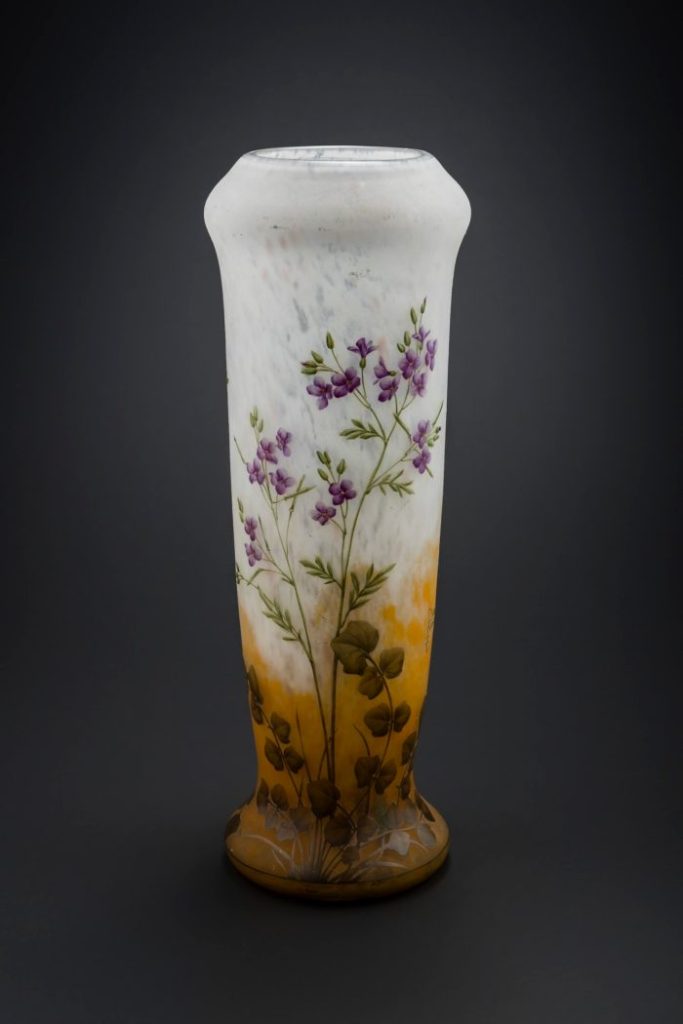 ドーム　

タネツケバナ文花瓶

高さ44cm

1900〜1914年