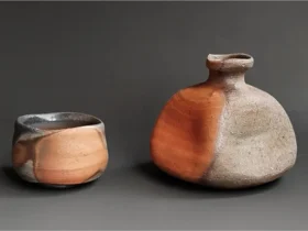 中村眞「備前酒呑」（径7×高さ4.7cm）・ 「備前徳利」（径10.2×高さ9cm）