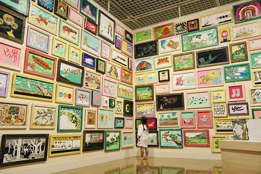 ザ・キャビンカンパニー《玉虫色の窓》 2024 年 撮影：吉森慎之介