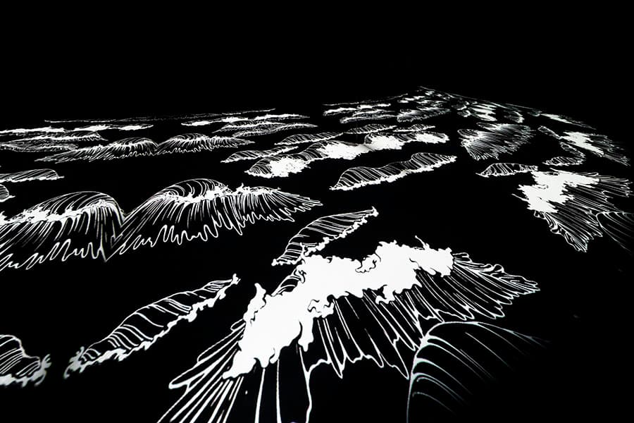 束芋 《真夜中の海》 2006/2008年　ビデオインスタレーション
©Tabaimo