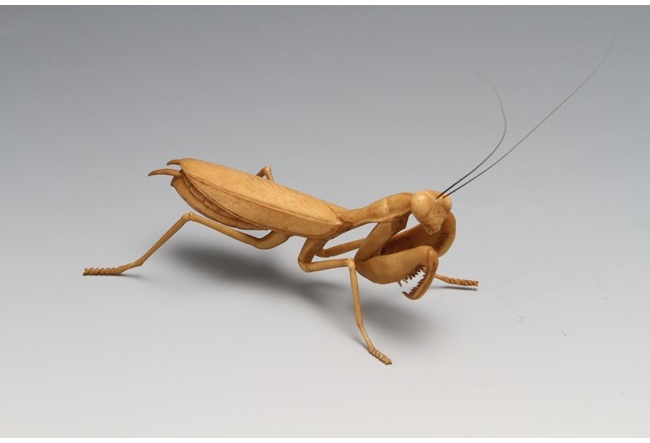 寺戸松香「添景 かまきり」（鹿角、9㎝）