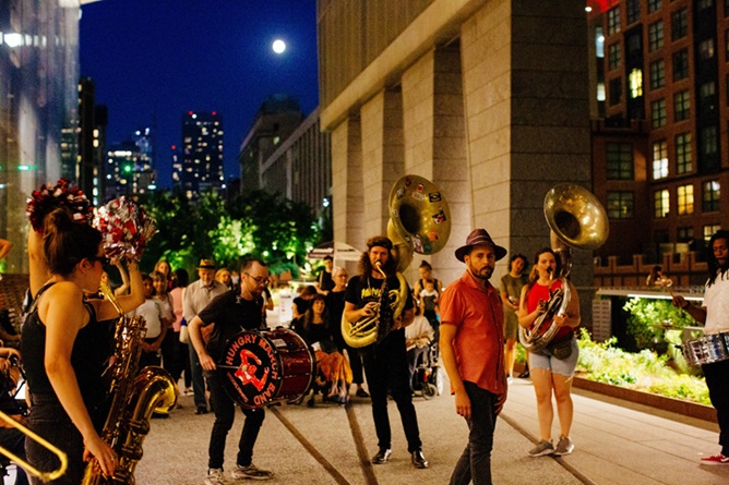 カルメン・パパリア《Mobility Device》2015～ パフォーマンス

