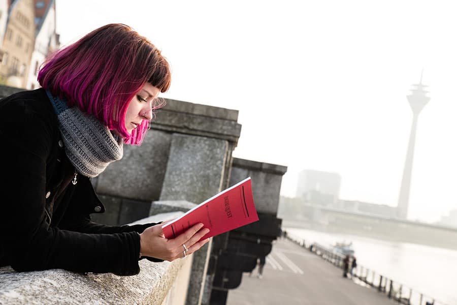 《演劇クエスト デュッセルドルフの恋人たち》2016
Photo: Christian Herrmann