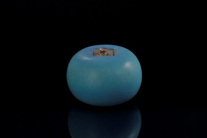 mfr：グスタフスベリ（スウェーデン）

デザイナー：ポール・ホフ

蓋物「青いパンプキン」

ユニークピース

高さ14.5cm 幅20cm

1986年