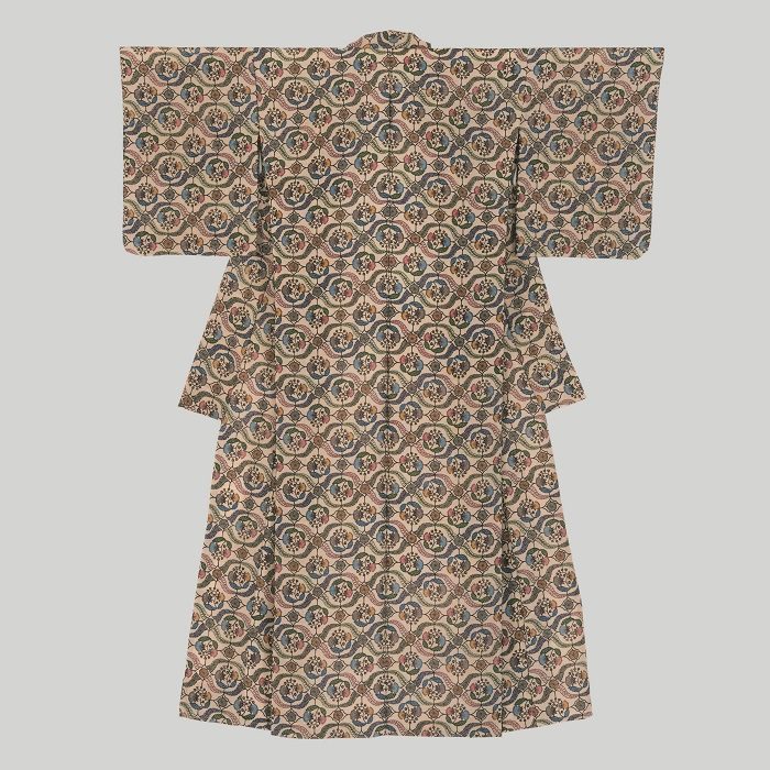 日本工芸会西部支部長賞（染織）

 

紅型着物「サガリバナに芭蕉葉」

玉那覇 清