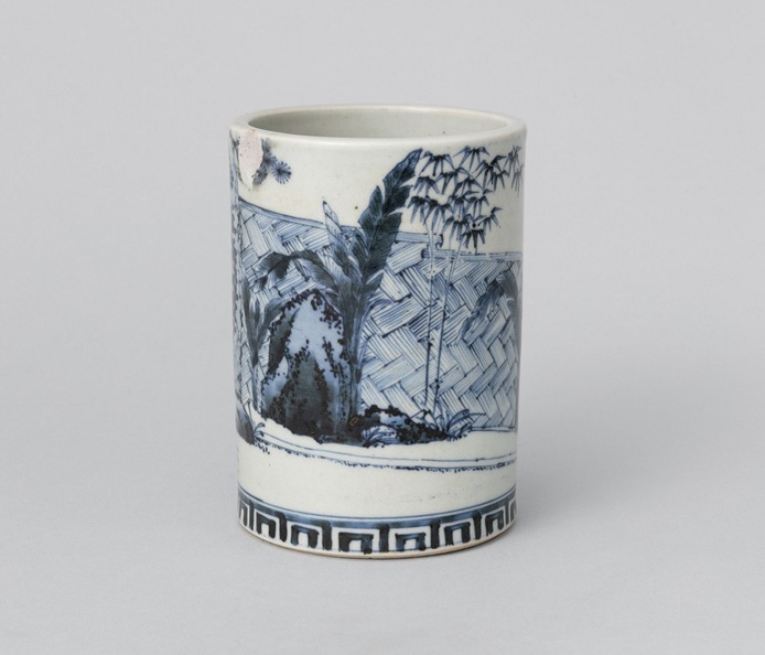 染付芭蕉竹松図筆筒 彦根城博物館