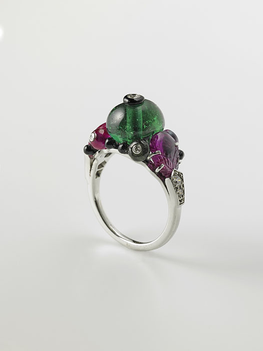 カルティエ製のフルーツサラダ・リング　1930年　国立西洋美術館（橋本コレクション）　撮影：上野則宏