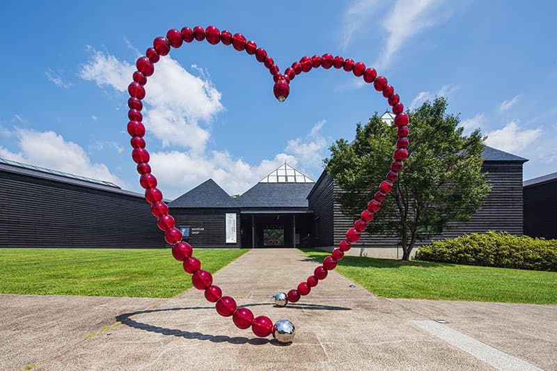 ジャン＝ミシェル オトニエル 《Kokoro》 2009年
©Jean-Michel Othoniel　撮影：木暮伸也