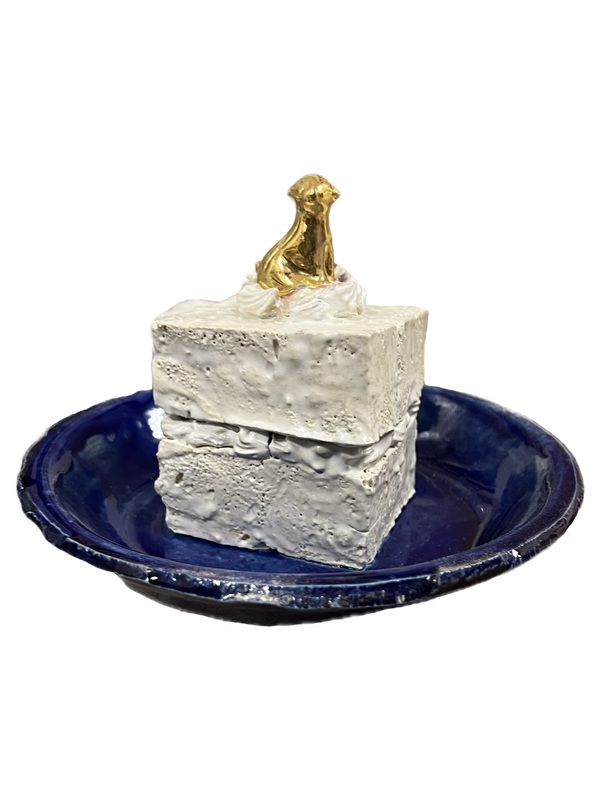 cake 01

サイズ：W18.5×H11.5×D18.5cm

素材：ceramic