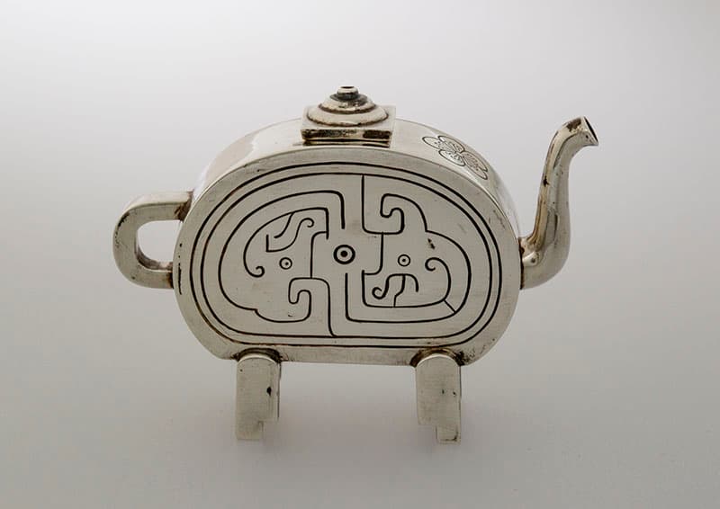 注口付扁壺形　ボンボニエール