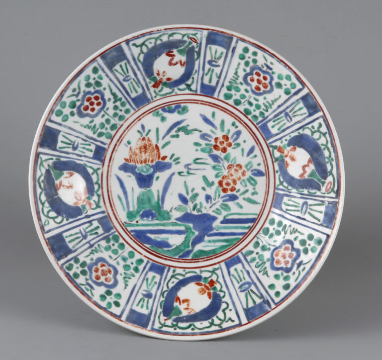 柿右衛門 色絵芙蓉手大皿（個人蔵）