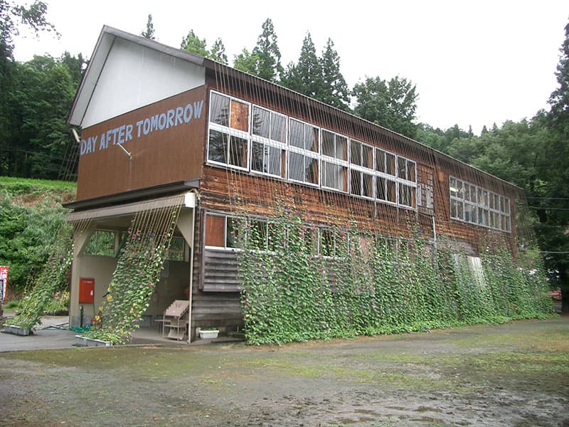 「明後日新聞社文化事業部」(2003-) 2003年の様子　写真提供：HIBINO SPECIAL