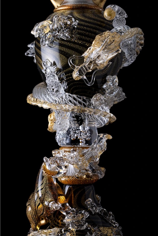 花器 金・プラチナ彩 「竜吟虎嘯」※一部抜粋
(幅23.2×奥行25×高さ62.5cm)