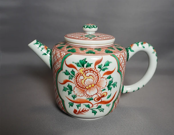 五代 三浦竹泉作「赤絵花小文水注」 (幅20.5×奥行11.5×高さ14.5cm)