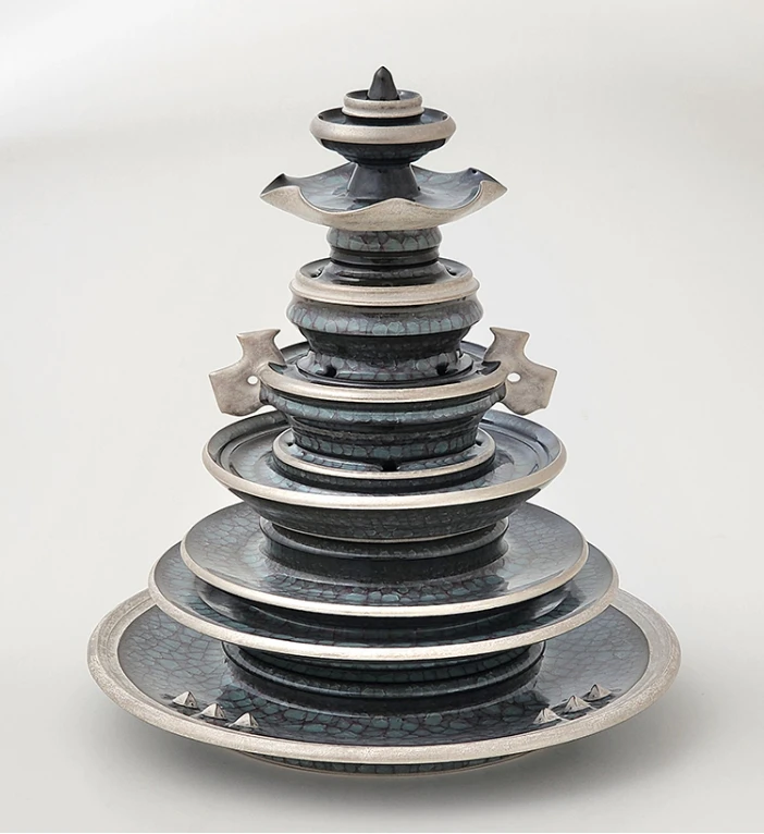 「青瓷黒晶銀彩双耳博山爐」 （径36.5×高さ39.2cm）