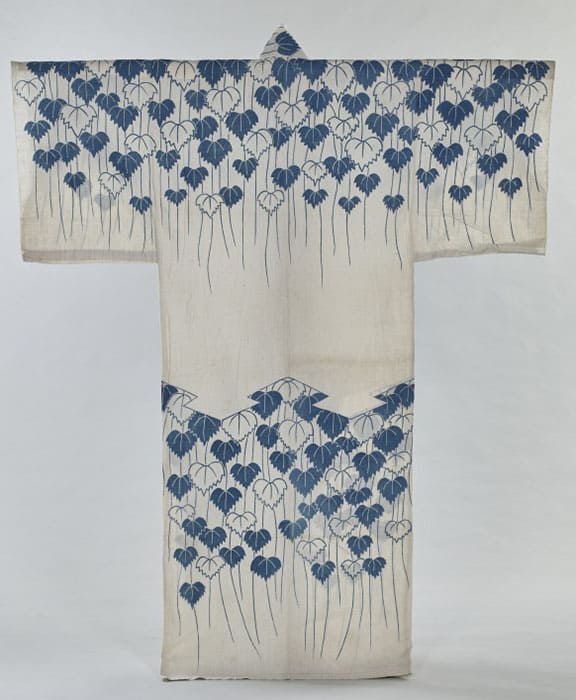 《白木綿地下り蔦模様浴衣》江戸時代後期～明治時代、
松坂屋コレクション J.フロントリテイリング史料館蔵 【前期展示】