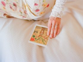 戸田沙也加《沈黙と花》2025年　発色現像方式印画　作家蔵