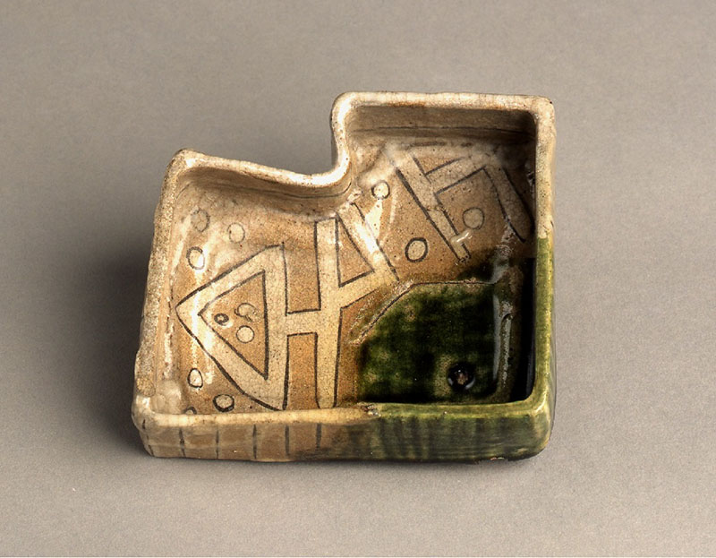 《鳴海織部向付》17世紀初頭/桃山時代 土岐市美濃陶磁歴史館蔵