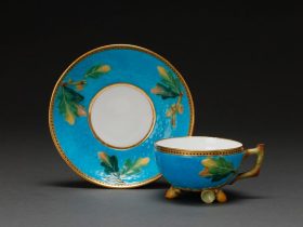 〈ミントン〉　 どんぐり文足付カップ＆ソーサー　 イギリス　1875年頃　 カップ口径：8.5cm　