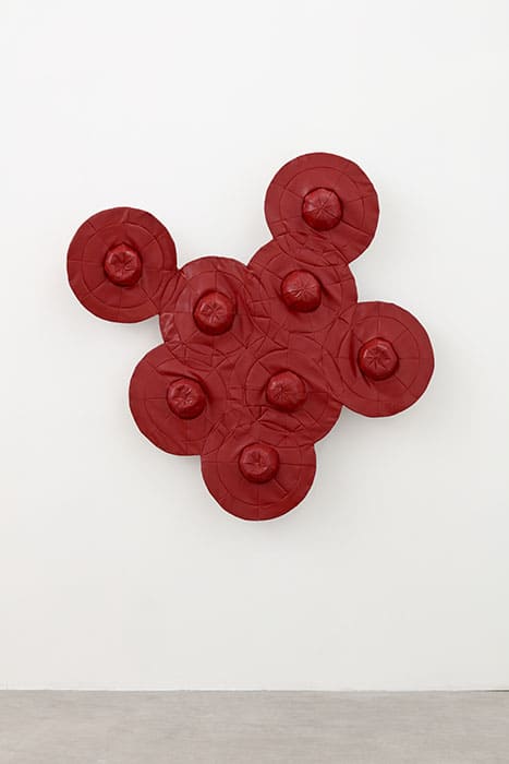 Nefeli Papadimouli | Kind of Us (Chapeau à porter à huit) | 2019-2020 | Photo: Emmanuel WATTEAU
© Adagp, Paris, Nefeli papadimouli- Collection FRAC Grand Large - Hauts-de-France