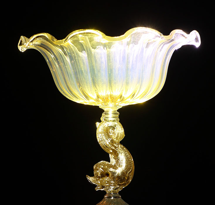 ※逆光時　黄色に変化