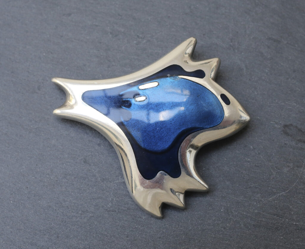 《ブローチ no.306》ジョージ ジェンセン　ヘニング・コッペル　
1947年（デザイン）、制作1945年以降　個人蔵　
Photo Michael Whiteway