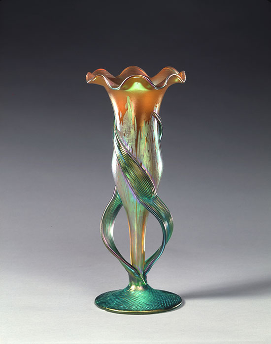 「花器」ボヘミア　レッツ工房　1902～03年頃　町田市立博物館所蔵