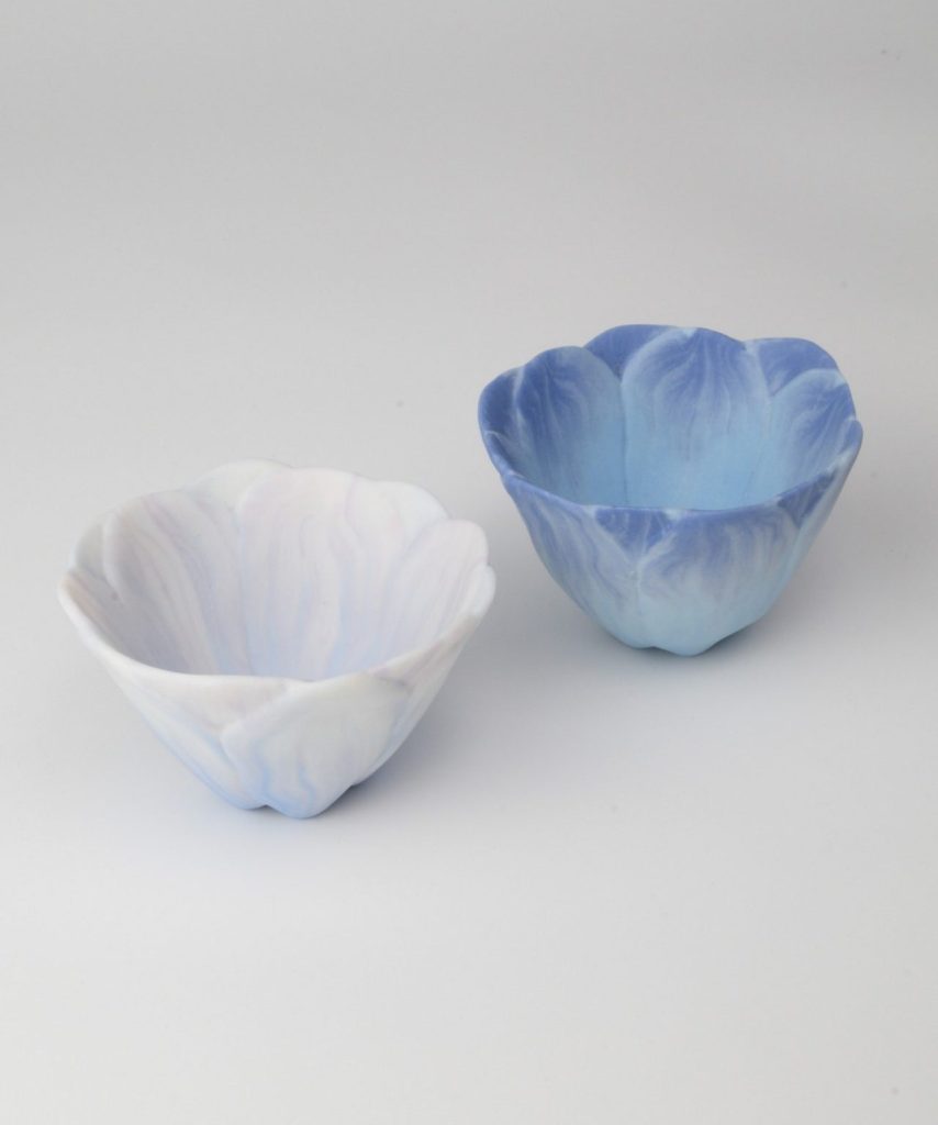 左／積層練込ぐい呑「anemone」

径7.5×高4.8cm

 26,400円

 

右／積層練込ぐい呑「anemone」

径7.5×高5㎝

 26,400円