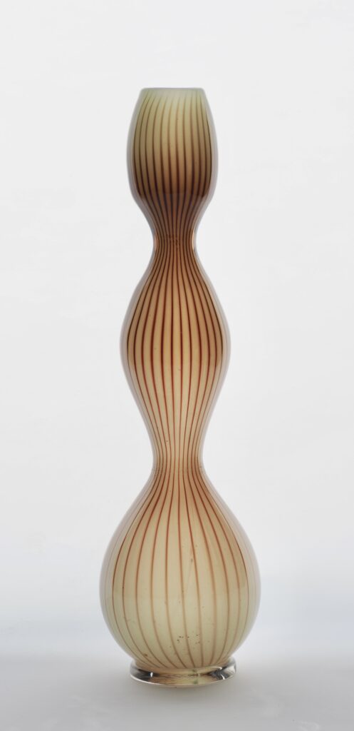 《花瓶(コローラ)》コスタ　ヴィッケ・リンドストランド　
1950年代　個人蔵　
Photo Michael Whiteway