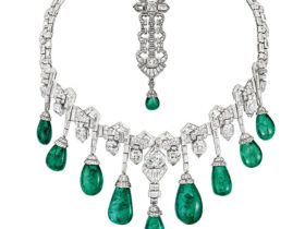 コラレット　1929年　プラチナ、エメラルド、ダイヤモンド エジプト女王ファイーザ旧蔵 ヴァン クリーフ＆アーペル コレクション　©Van Cleef & Arpels