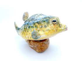 タイトル：「およぐふくのはこ」 サイズ　：幅17.0×奥行10.0×高さ16.0cm 素材　　：陶