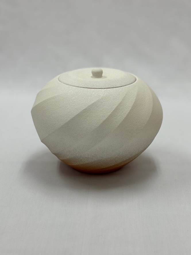 彩泥彫文水指 「流」
サイズ　：径22×高さ17.5㎝