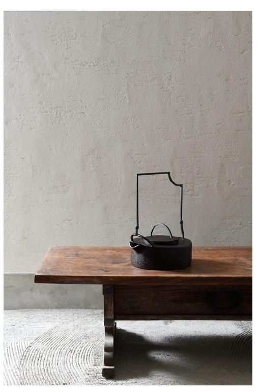 坂井 直樹「湯のこもるカタチ」
 H25 × W17 × D15cm
鉄・漆