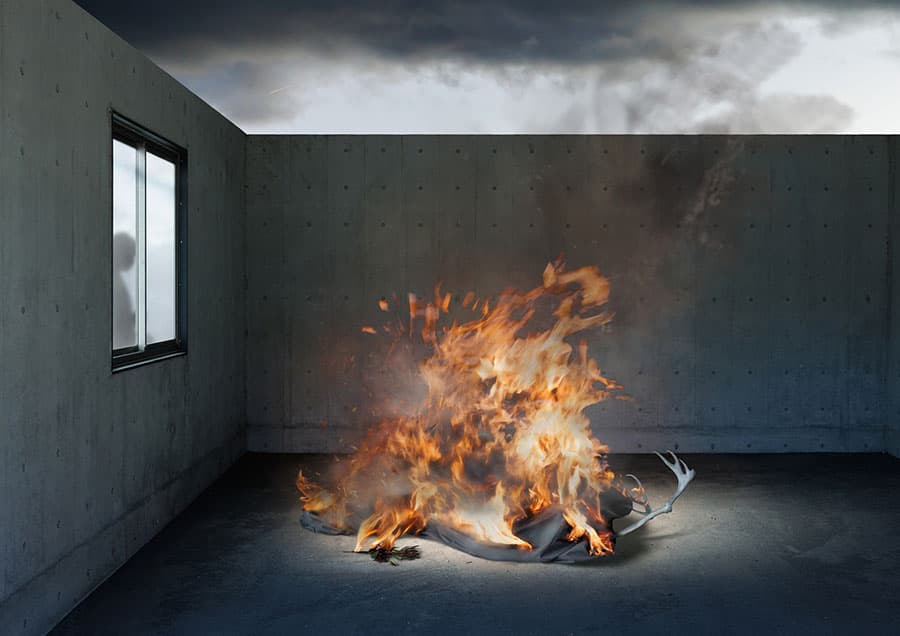 クスミエリカ 《骨と灰》 2024年、作家蔵