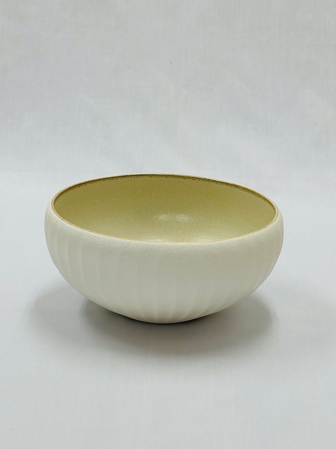 彩泥彫文鉢 「皓月」　
サイズ　：径22×高さ11㎝