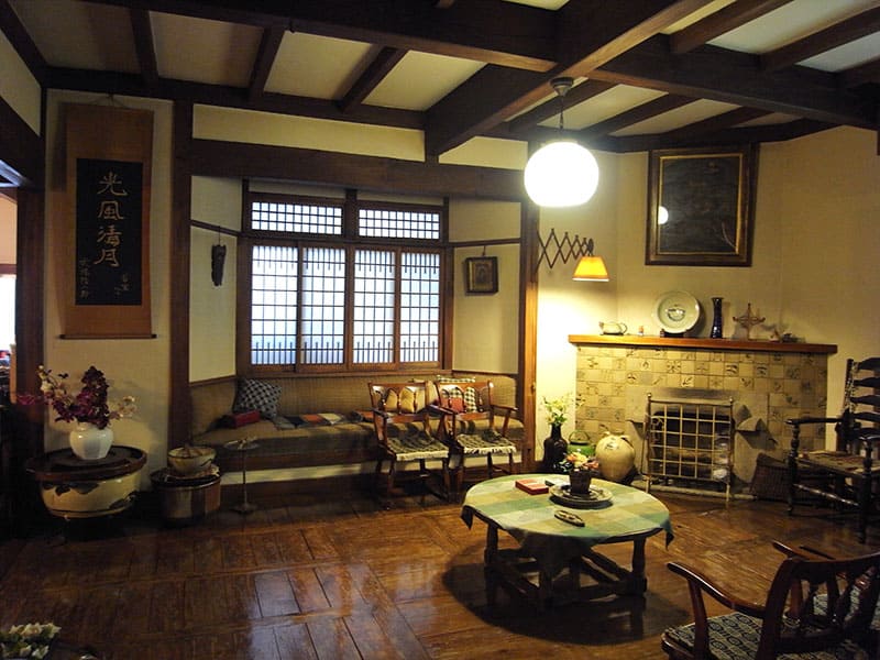 式場邸 一階応接間　撮影：川島智生