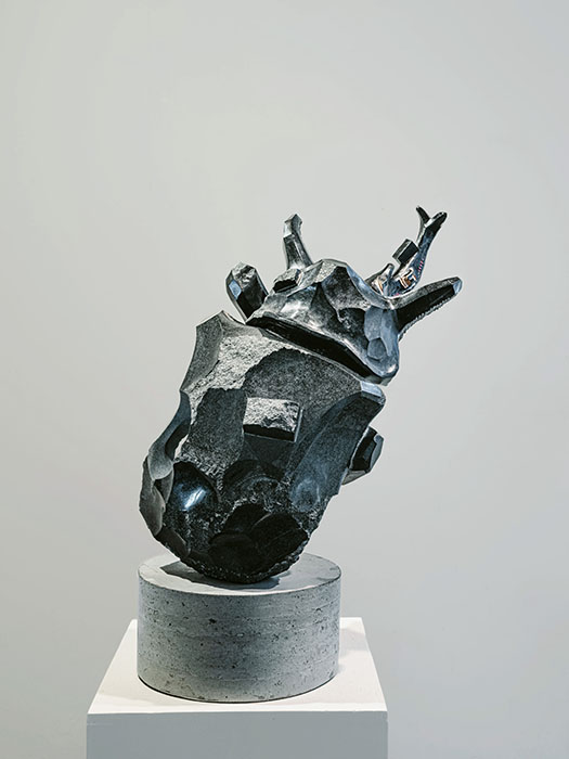 佐藤正和重孝《Megasoma marsのトルソ-マルスゾウカブト-》2023年