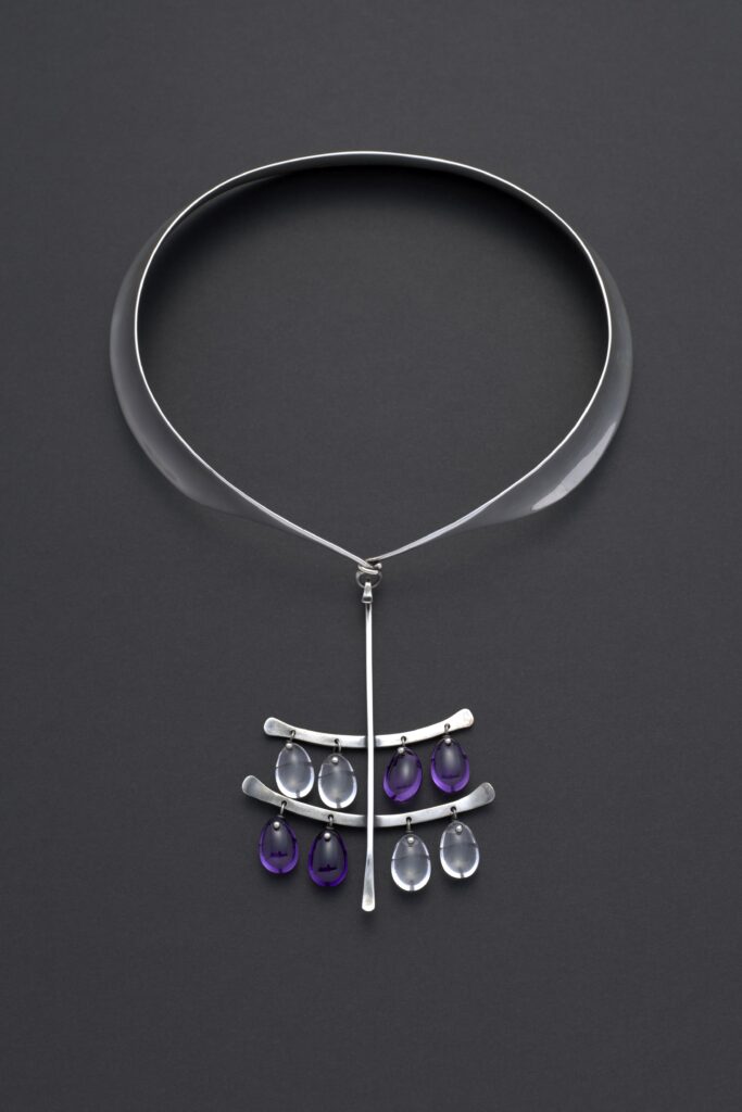 《ネックレス no.160、ペンダント no.135》ジョージ ジェンセン
　ヴィヴィアンナ・トールン・ビューロ＝ヒューベ 　
1968年頃（デザイン）、制作1945年以降　個人蔵