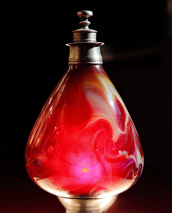 ※逆光時　夕日のように赤く変化