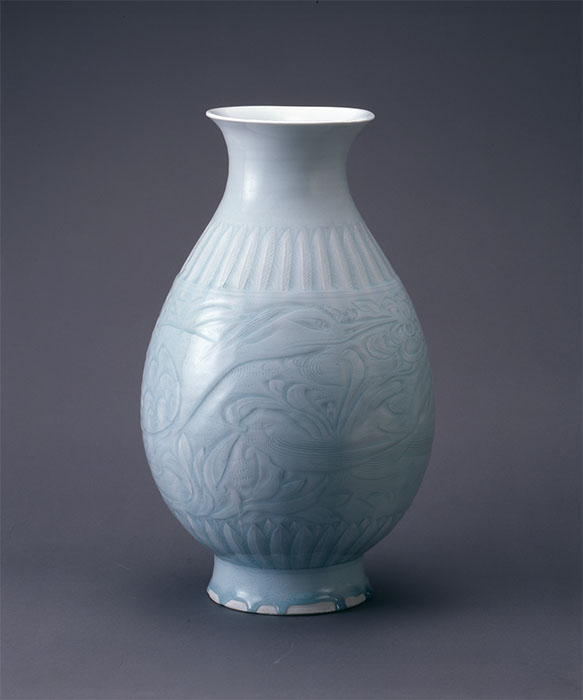 塚本快示《青白磁水鳥文壺》20世紀/現代 土岐市美濃陶磁歴史館蔵