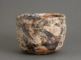 「傾奇手志野茶碗」（直径13.2×高さ10.3cm）